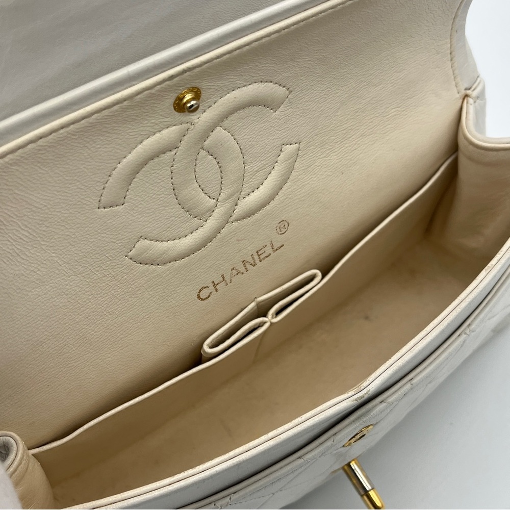 Chanel Classic Double Flap bag - Picture 6 of 15